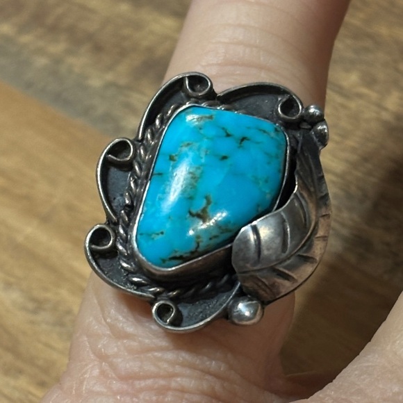 Turquoise & Sterling Silver Ring - Picture 3 of 6